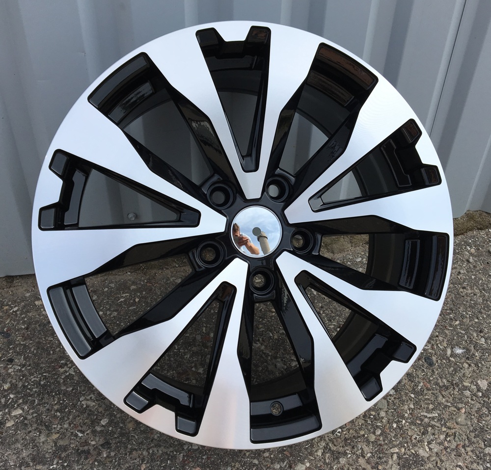 R18x7  5X114.3  ET  48  56.1  FE117  Black Polished+Powder Coating (MBPC)  For SUBAR  (K4)